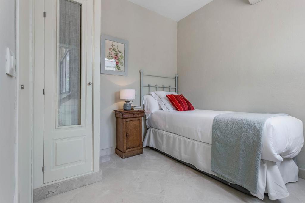 Вилла Fam Sevillian Townhouse Севилья Экстерьер фото